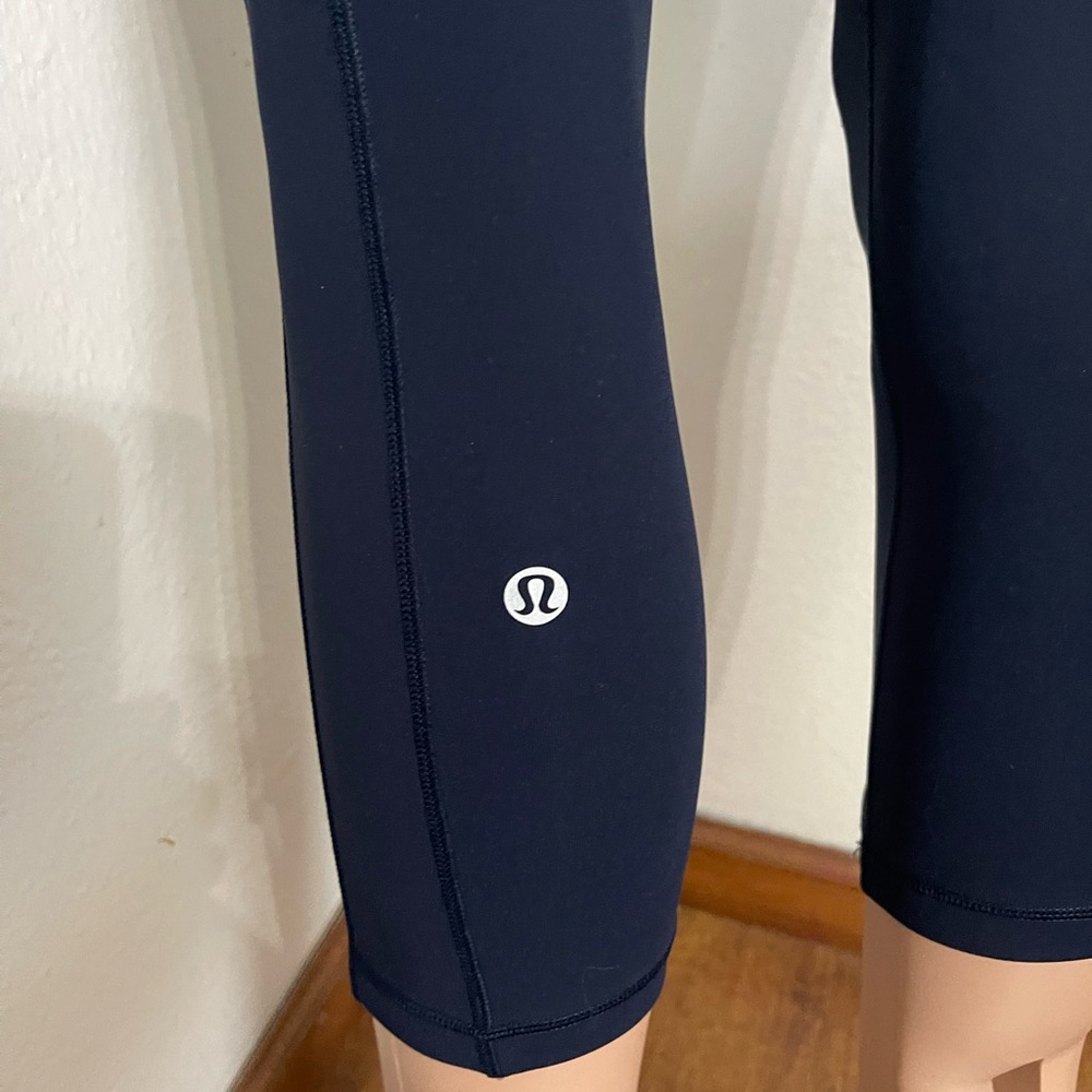 Lululemon Speed Up Crop * 21" True Navy (First Release) -Size 4 Good Condition - Picture 14 of 16